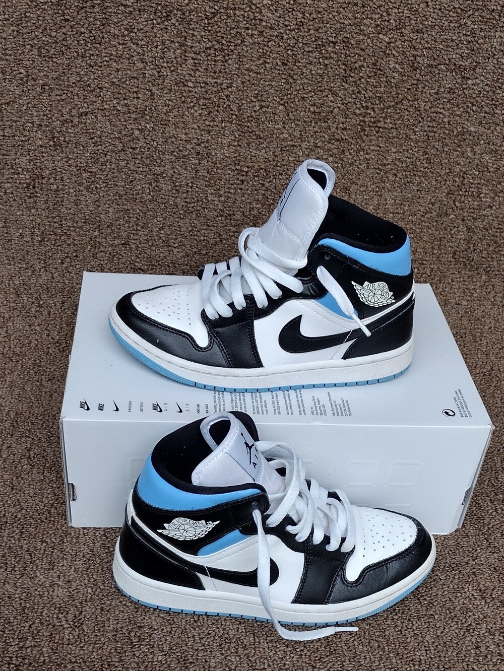 Nike Air Jordan 1 Mid Women's Size 7 University Blue White Sneaker BQ6472-102